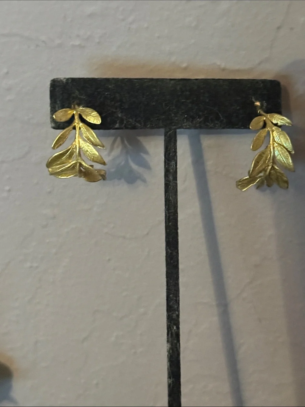 Leaf Cluster Drop Earrings – Gold Tone